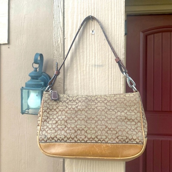 MYSTERY DESIGNER or LUXE BAG More You Bid the More You Get! Value $99-$1600🤩 - Picture 4 of 14